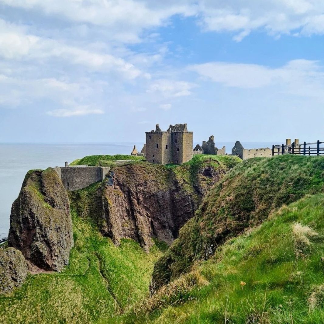 The Dramatic Legends Of Dunnottar Castle Beauty Battles Bravery